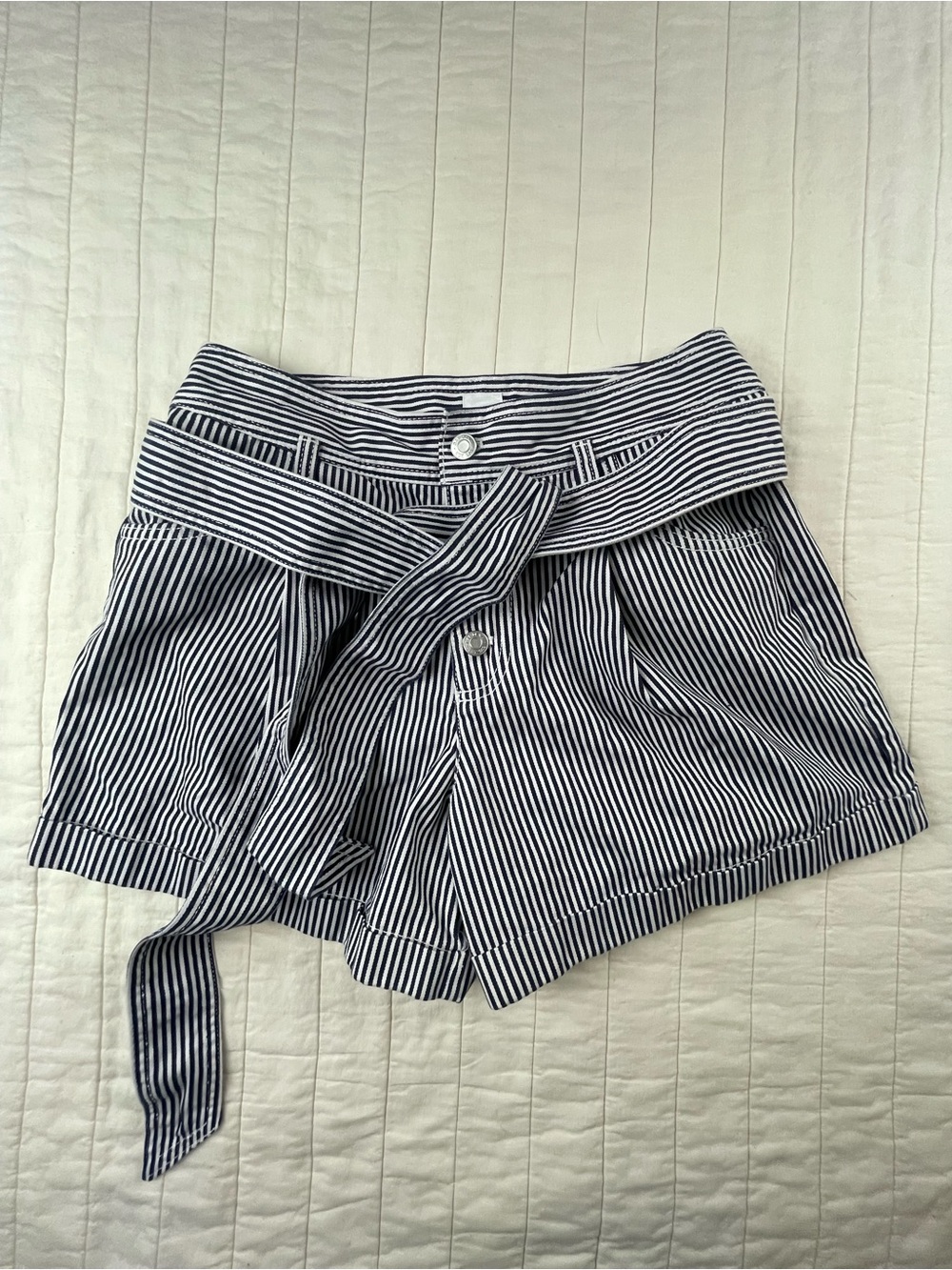 GAP High-Waist Striped Tie-Belt Shorts - Navy & White Size 6
